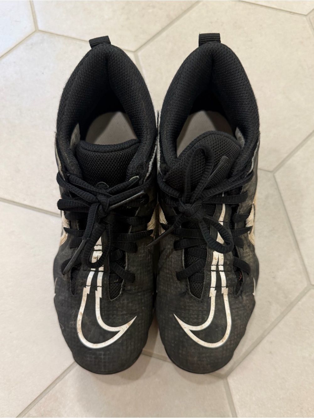 Nike youth alpha menace cleats size 1.5